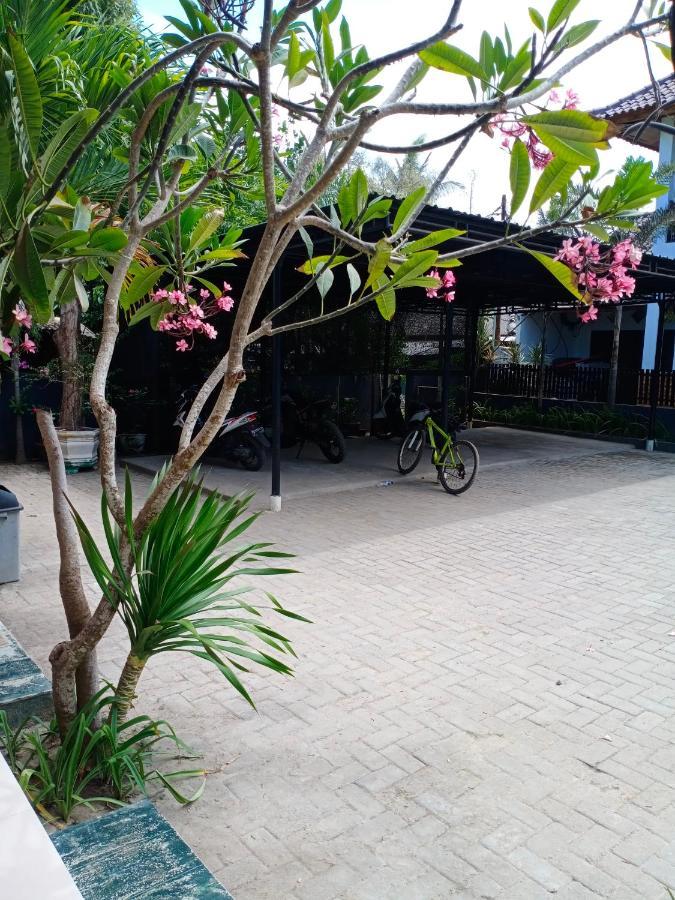 Friends Beach Hotel Kuta  Exteriör bild