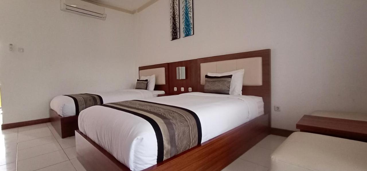 Friends Beach Hotel Kuta  Exteriör bild
