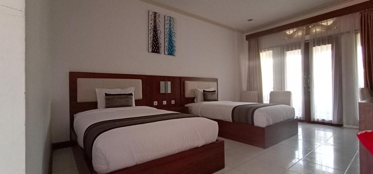 Friends Beach Hotel Kuta  Exteriör bild