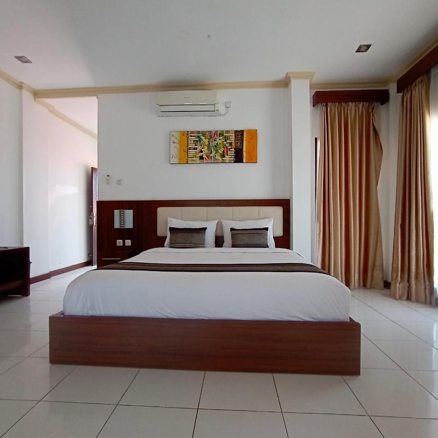 Friends Beach Hotel Kuta  Exteriör bild