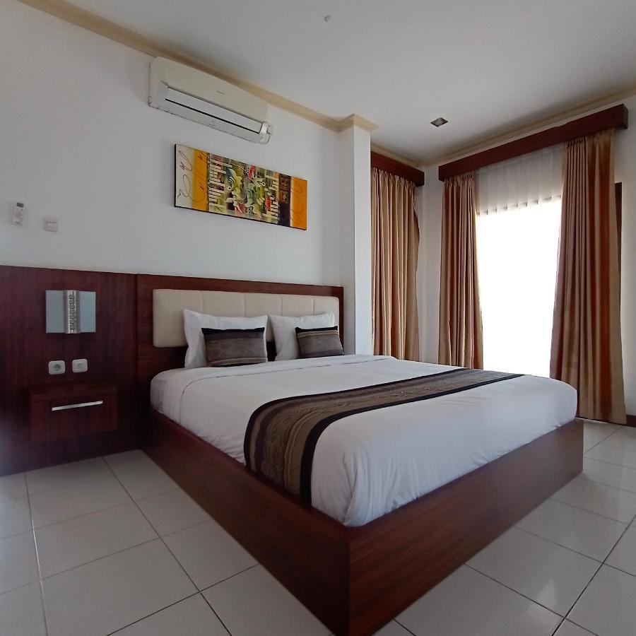 Friends Beach Hotel Kuta  Exteriör bild