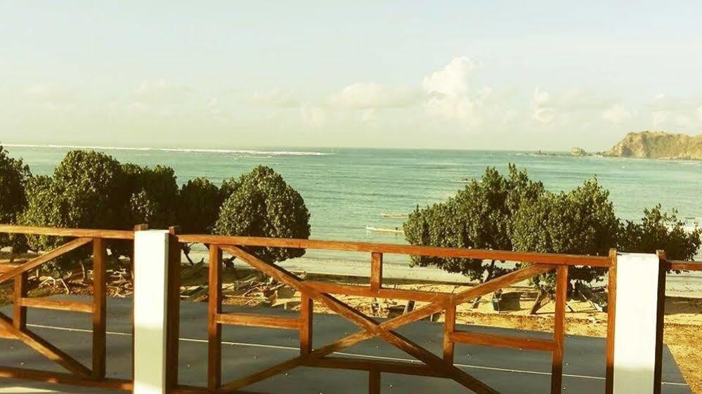 Friends Beach Hotel Kuta  Exteriör bild