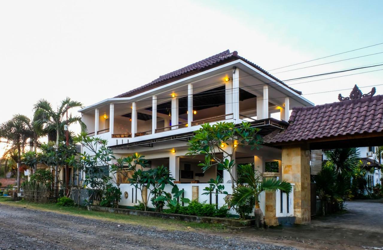Friends Beach Hotel Kuta  Exteriör bild