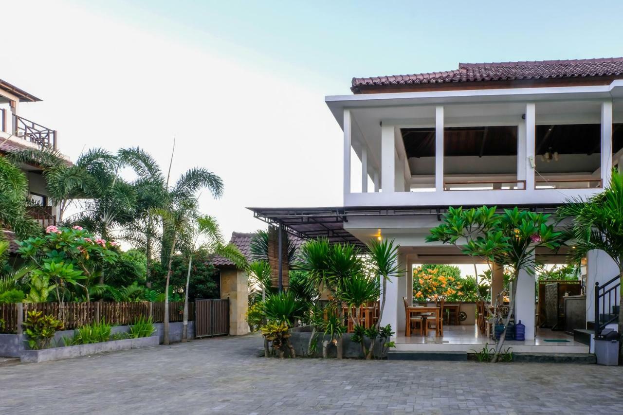 Friends Beach Hotel Kuta  Exteriör bild
