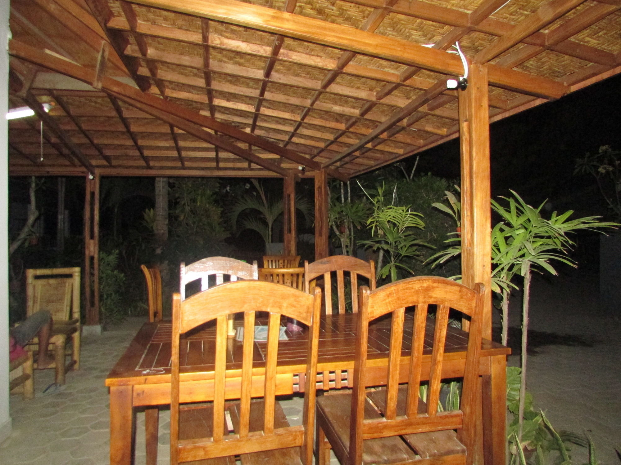 Friends Beach Hotel Kuta  Exteriör bild