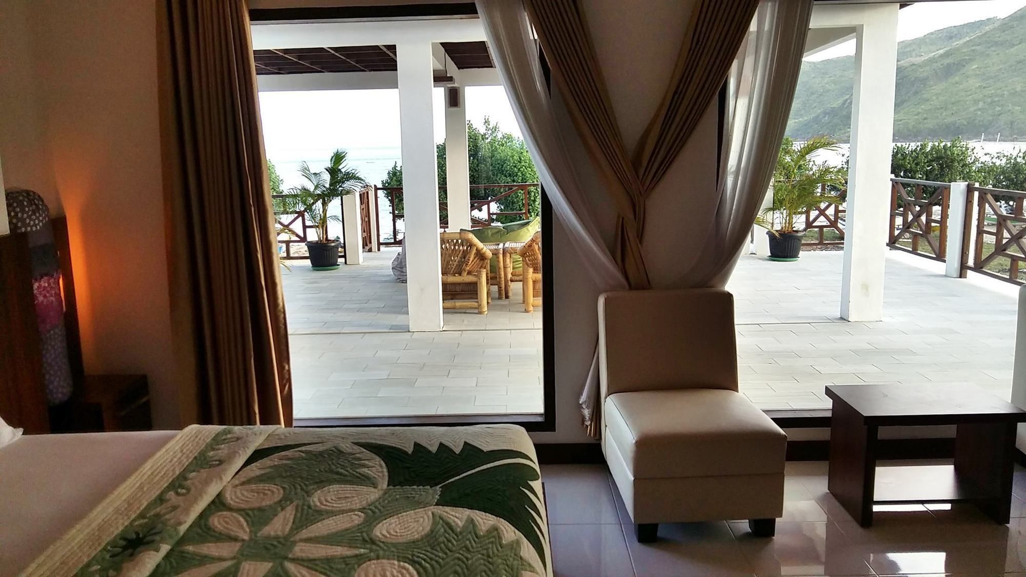 Friends Beach Hotel Kuta  Exteriör bild