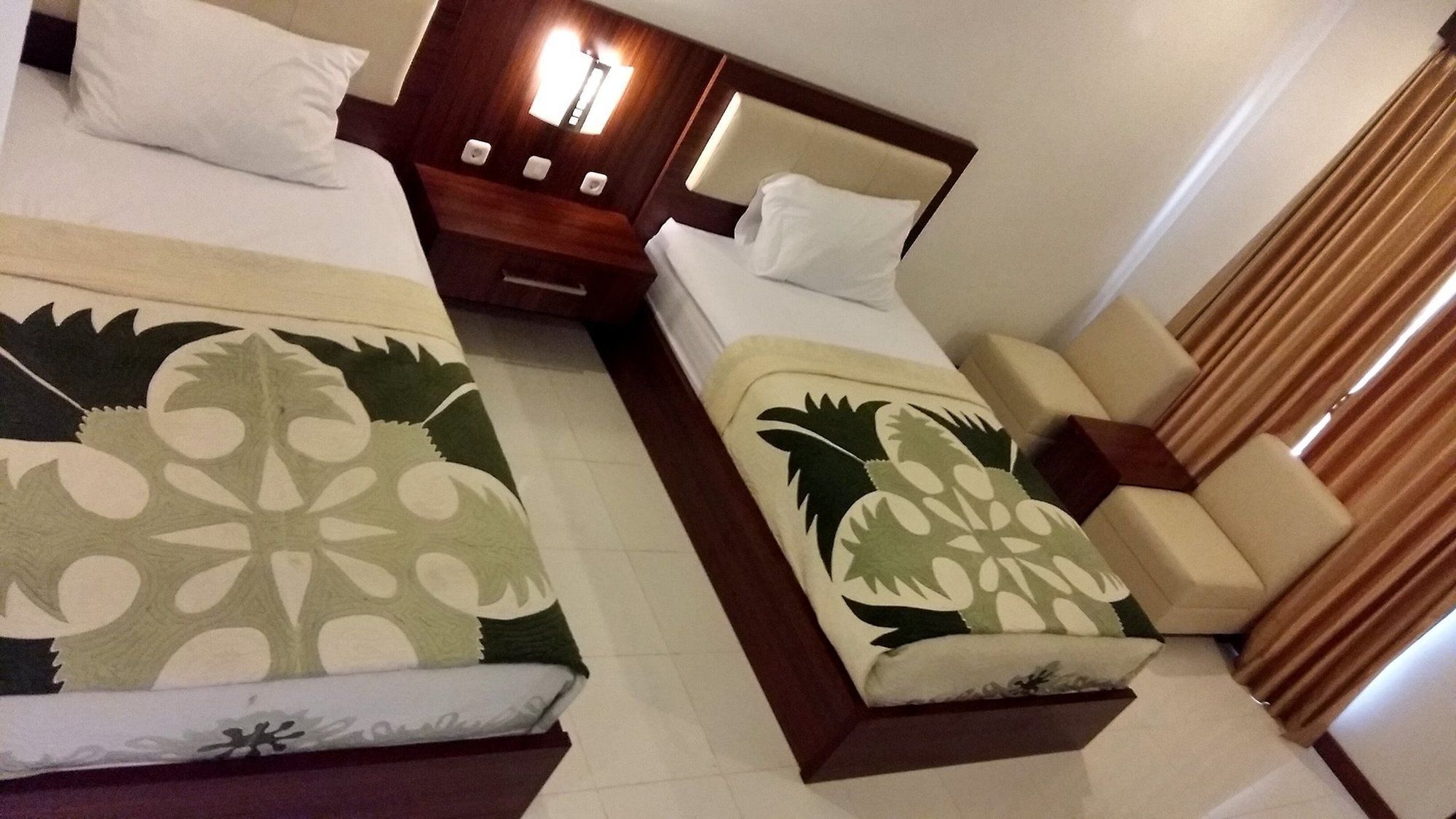 Friends Beach Hotel Kuta  Exteriör bild