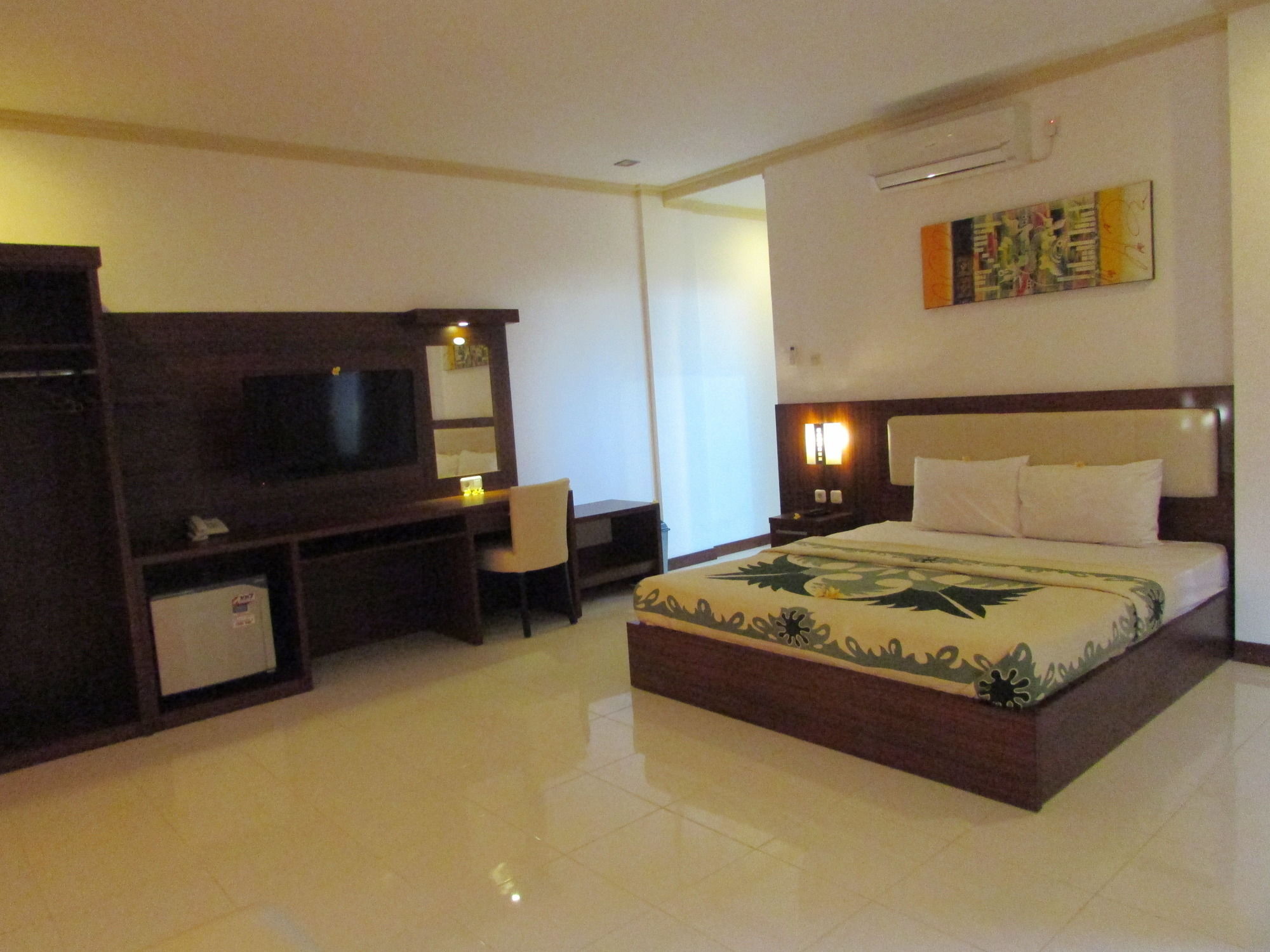 Friends Beach Hotel Kuta  Exteriör bild